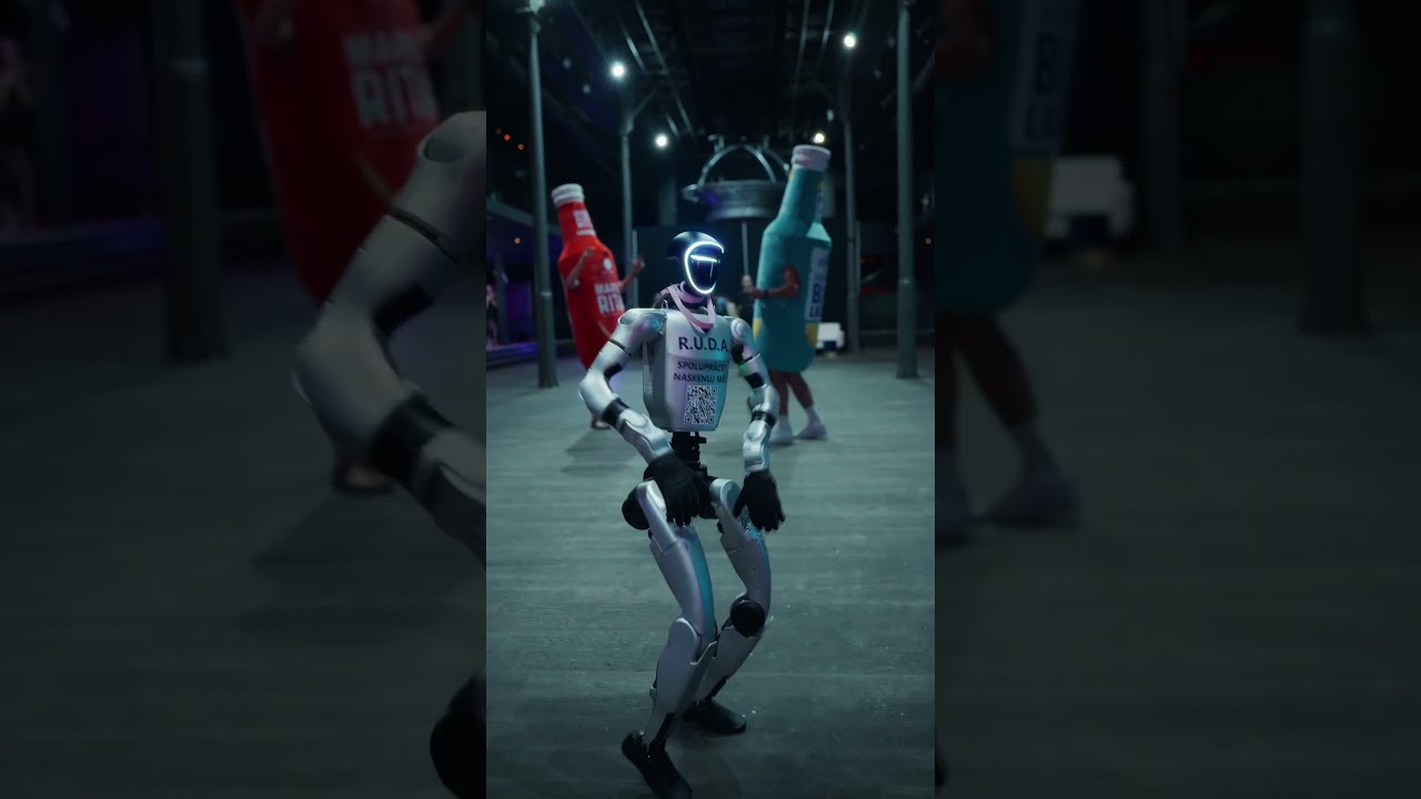 INFLUCON 2026 — quand un robot humanoïde débarque au festival des influenceurs