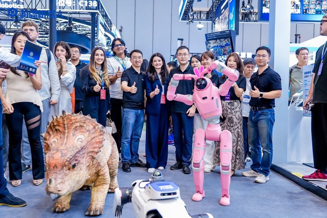 Sur le stand DOBOT : le robot dinosaure Sinoceratops